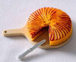 3481165 Kuchen auf Holzbrett 3cm 