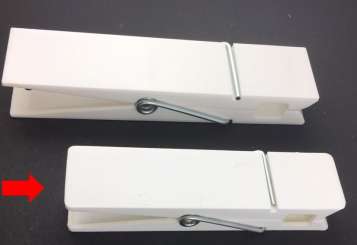 557936 Kunststoffklammer 12x3cm weiss 